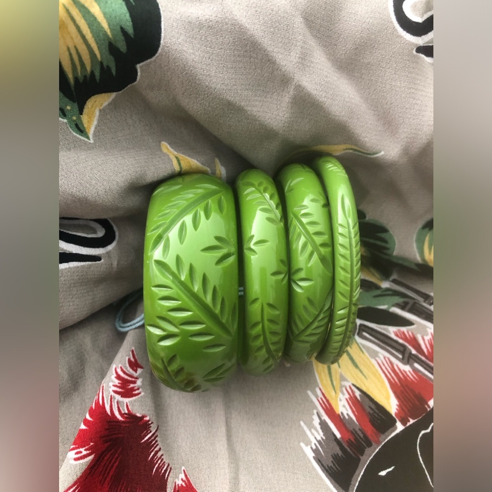 Splendette Leaf Green Carved Bangles Set of 4 Classic